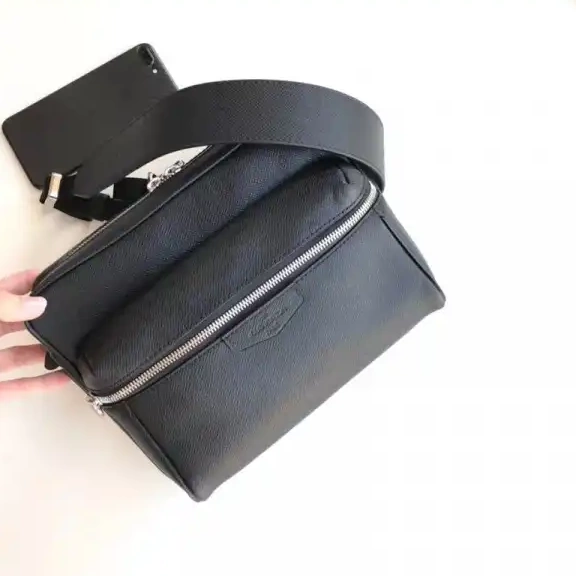FS CHEAP Vuitton PM Louis OUTDOOR MESSENGER 0522